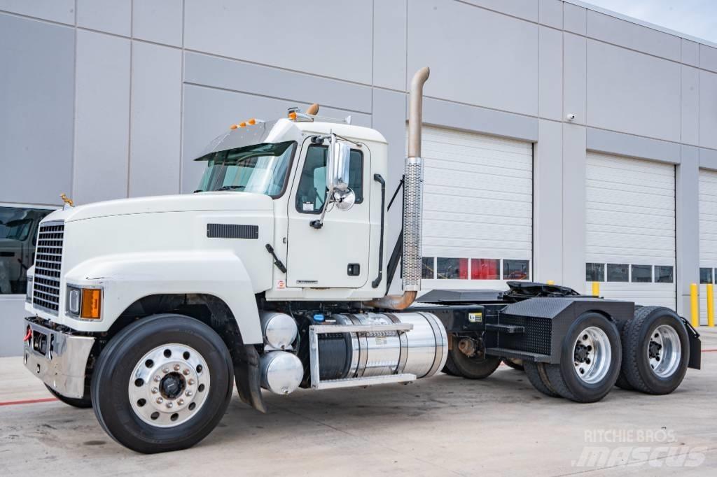 Mack Pinnacle 64T Vlačilci