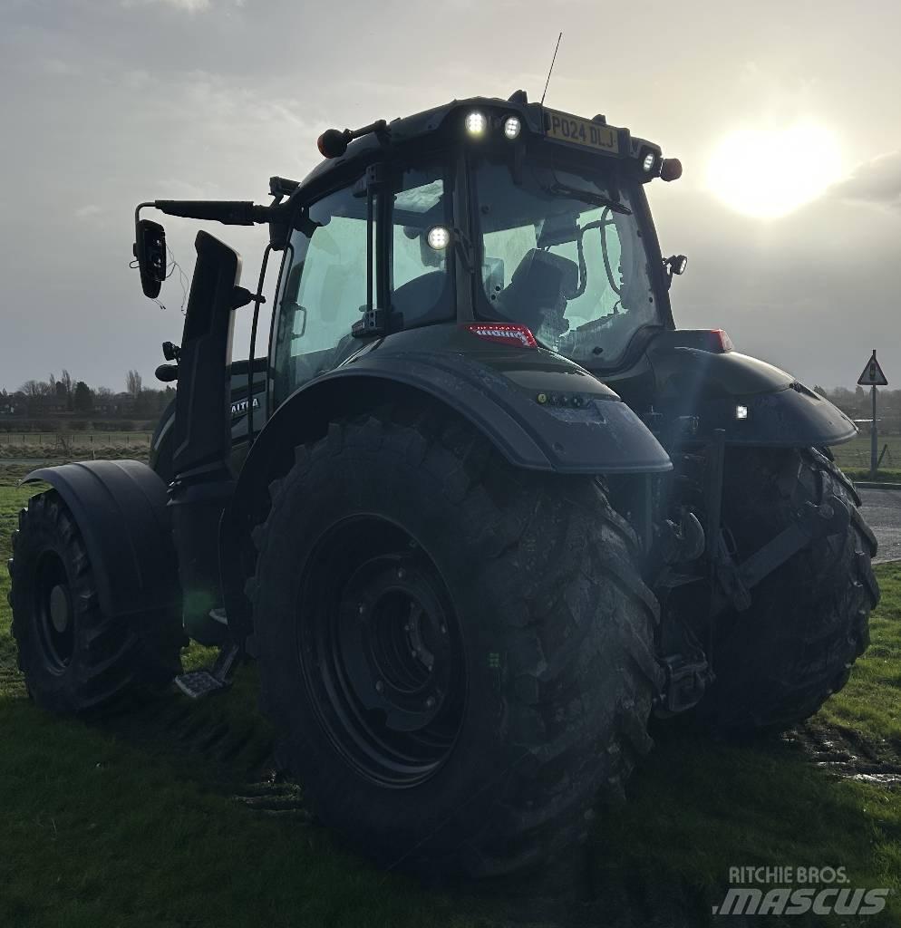 Valtra T235 Traktorji
