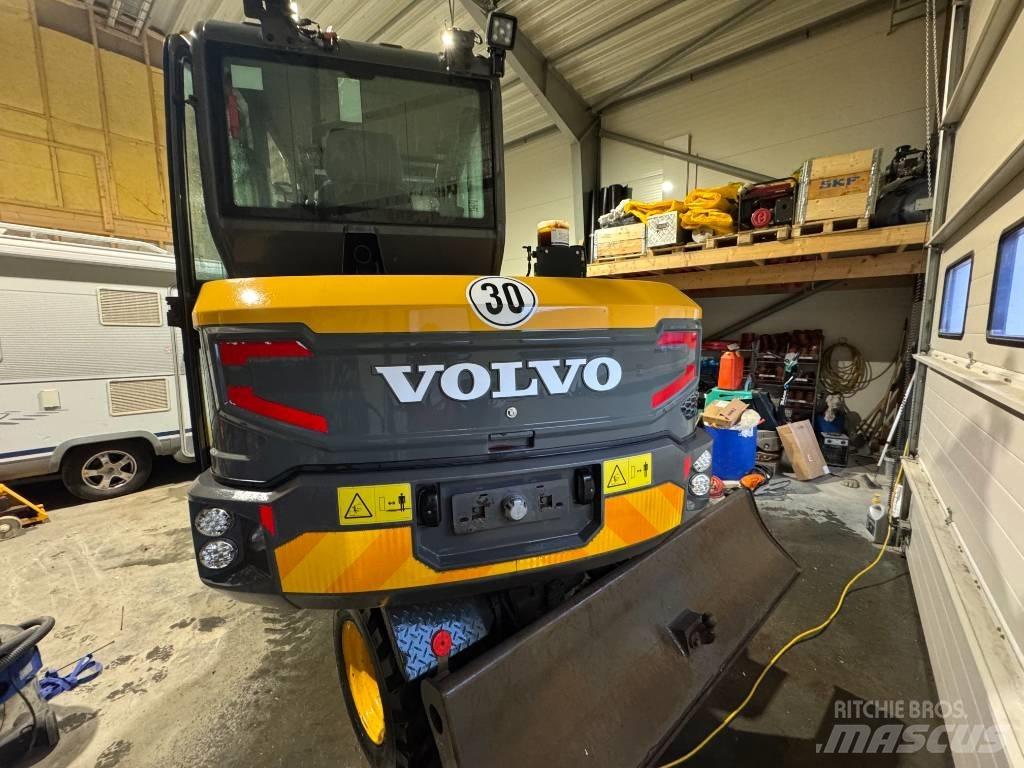 Volvo EW 60 Bagri na kolesih