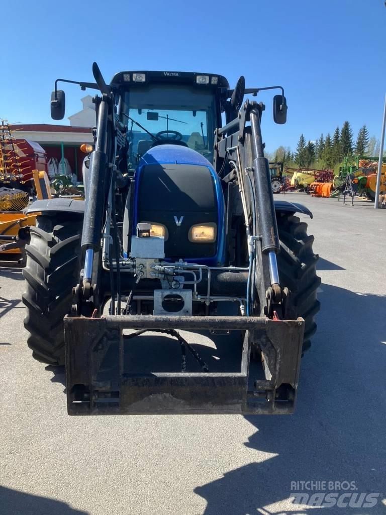 Valtra T 151 Traktorji