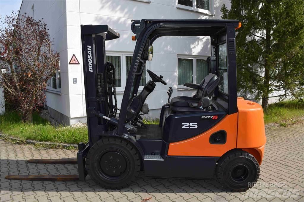 Doosan D 25 S-5 Dizelski viličarji