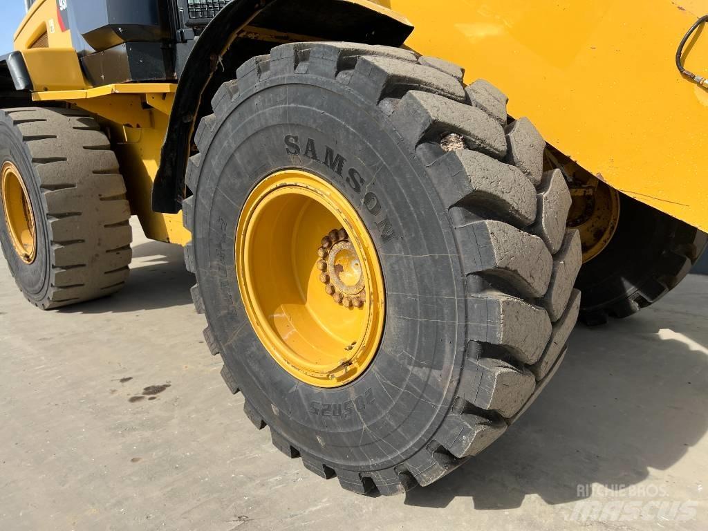 CAT 930K Kolesni nakladalci