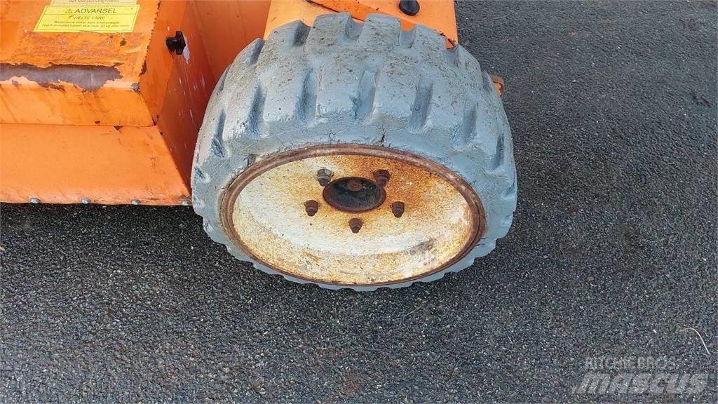 UpRight AB38 Zglobne dvižne ploščadi