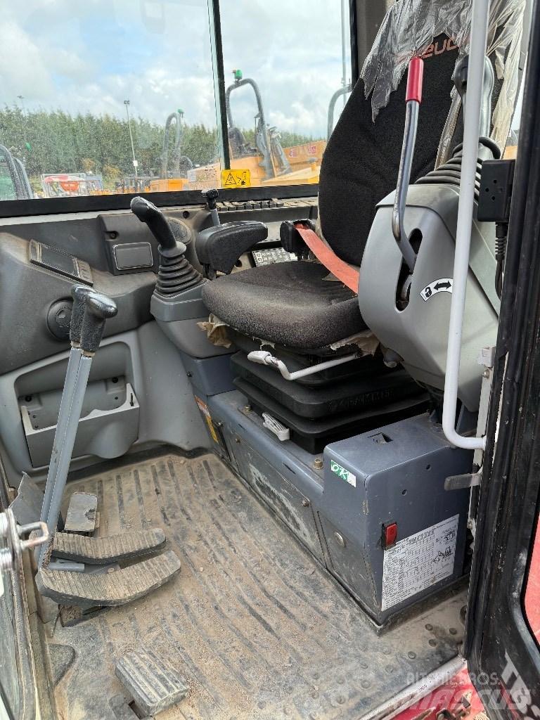 Takeuchi TB 230 Mini bagri <7t