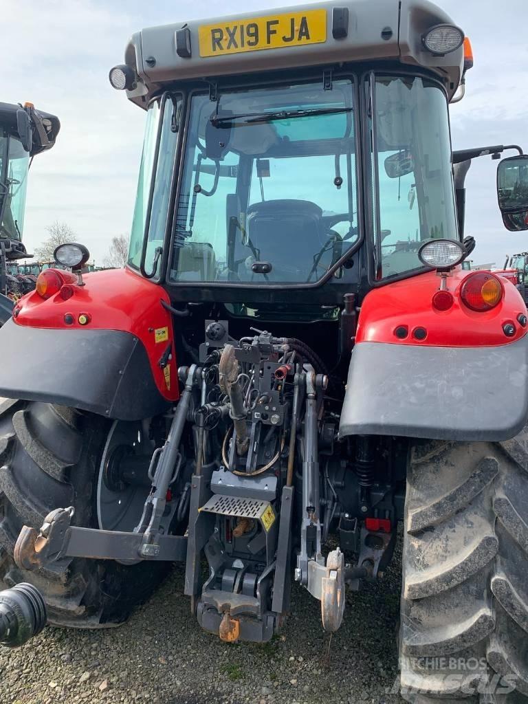 Massey Ferguson 5712 Traktorji