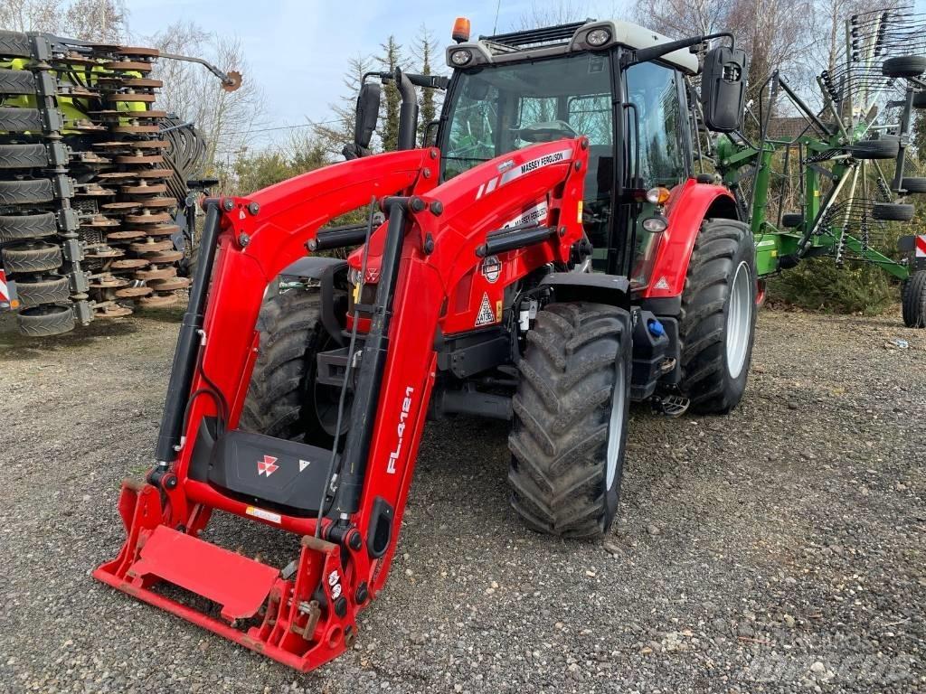 Massey Ferguson 5712 Traktorji