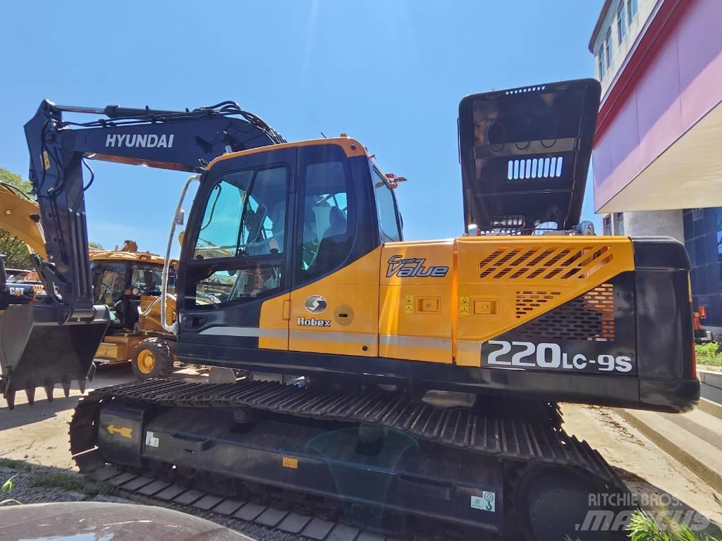 Hyundai Robex 220 LC Bagri goseničarji