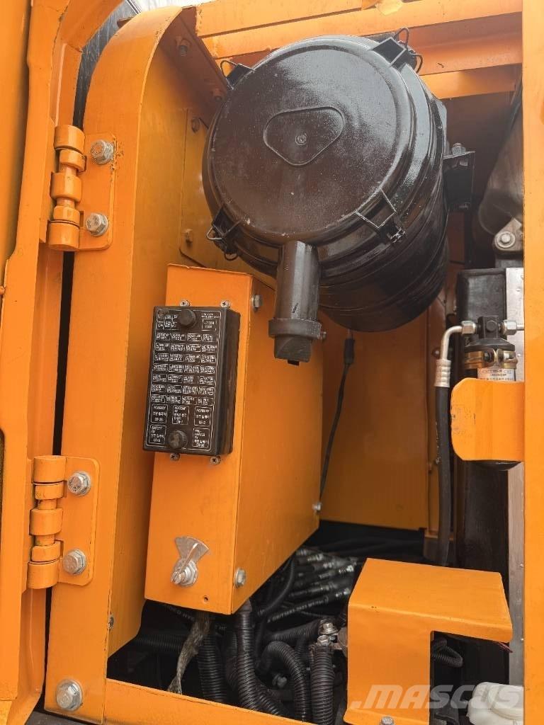 Hyundai HX 220 Bagri goseničarji