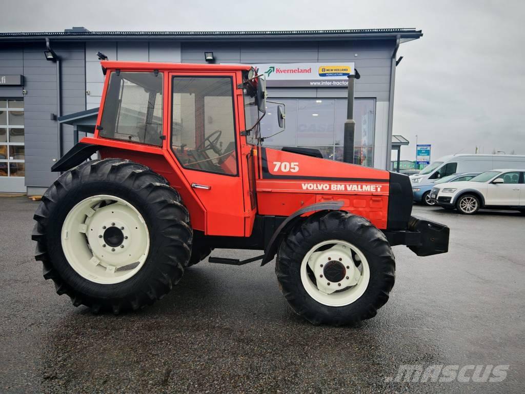Valmet 705 MYYTY Traktorji