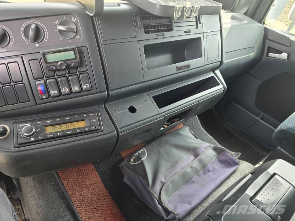 MAN 13.250 / 4x4 Tovornjaki zabojniki