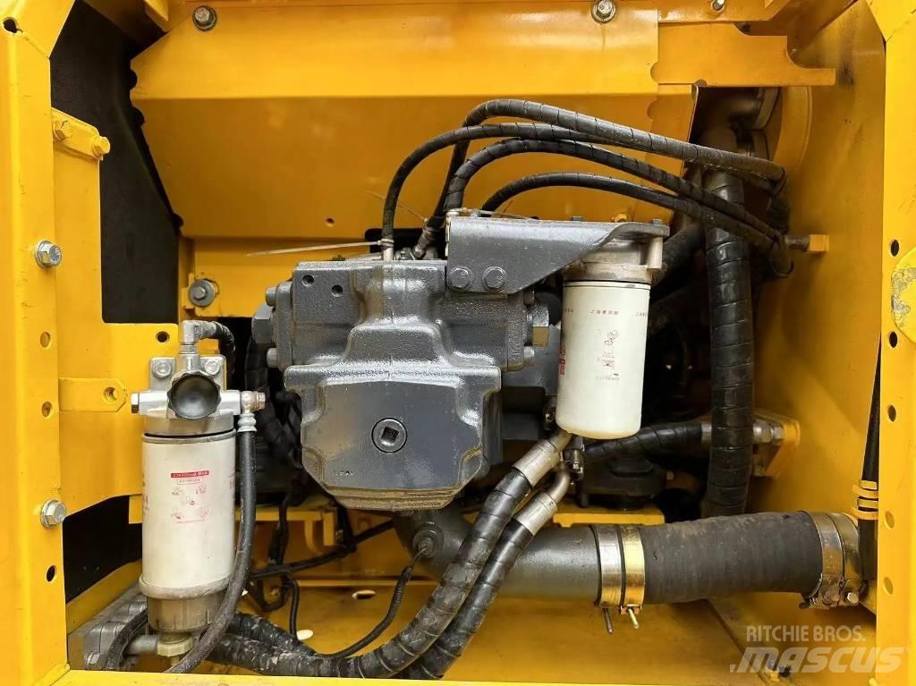 Komatsu PC 210-8 Bagri goseničarji