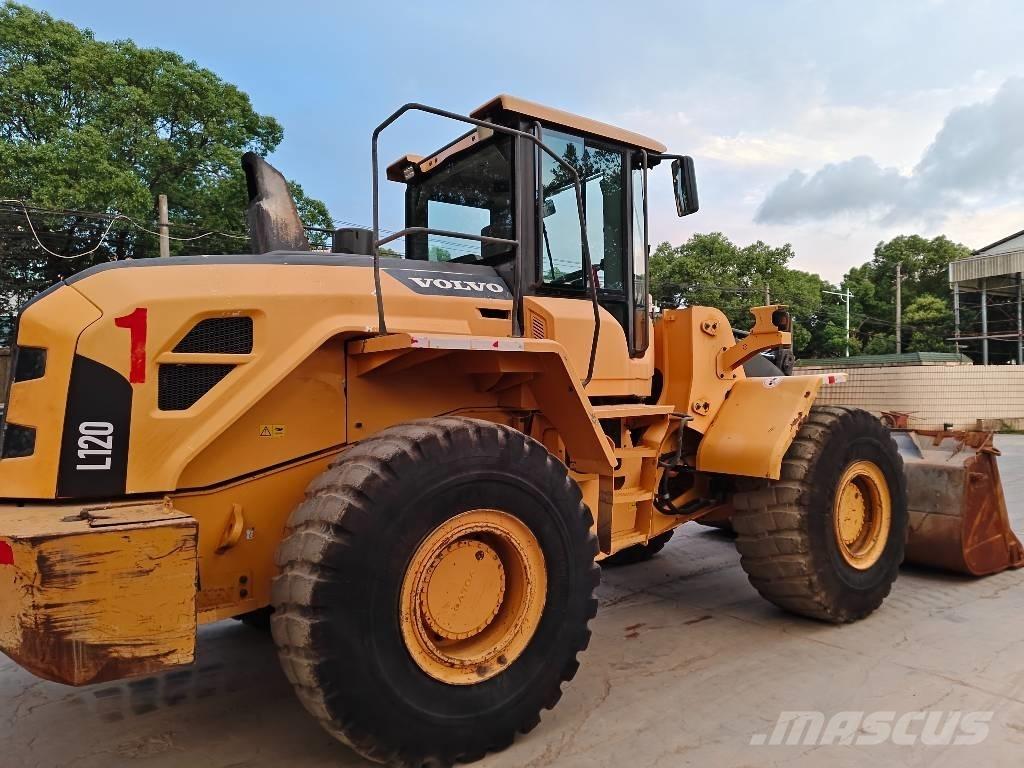 Volvo L 120 Kolesni nakladalci