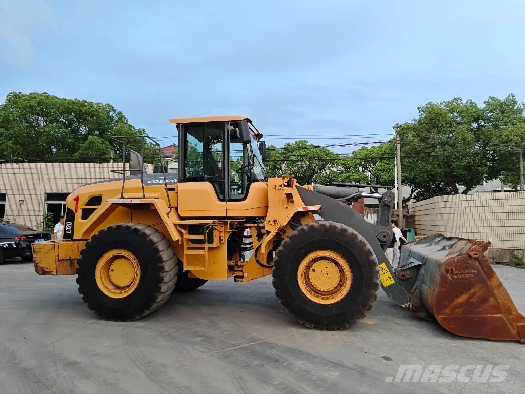 Volvo L 120 Kolesni nakladalci