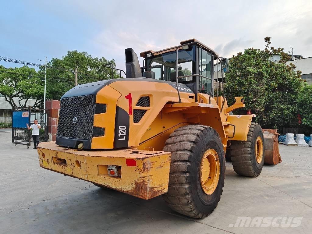 Volvo L 120 Kolesni nakladalci