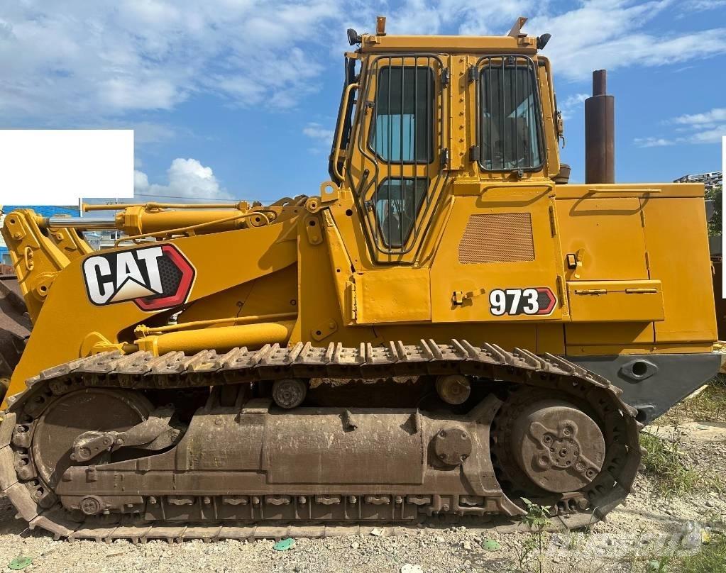 CAT 973 Kolesni nakladalci