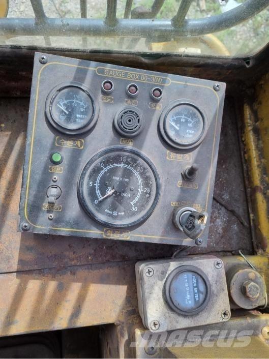 CAT 973 Kolesni nakladalci