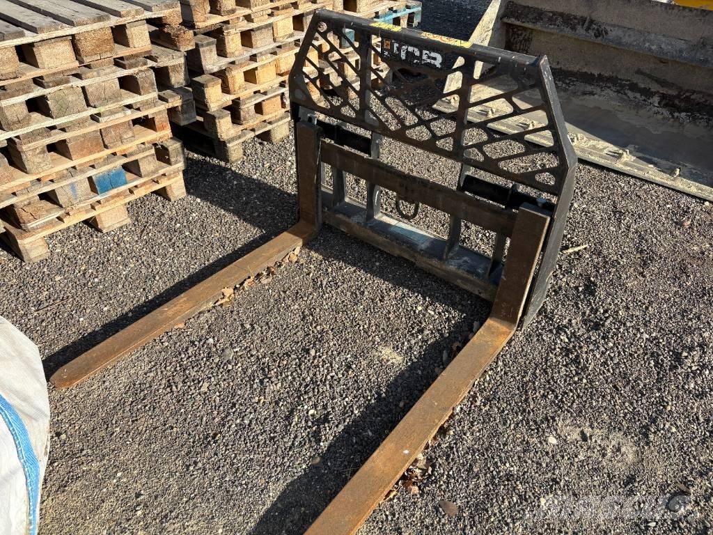 JCB 250 T4 Mini nakladalci