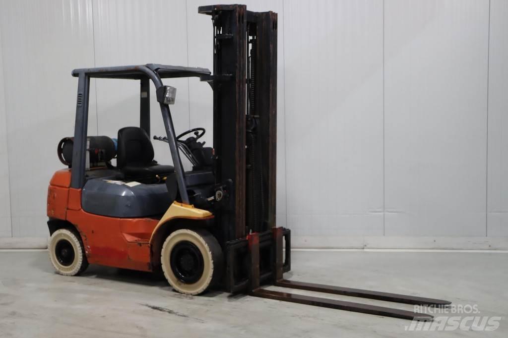 Toyota 42-7FGF25 Plinski viličarji