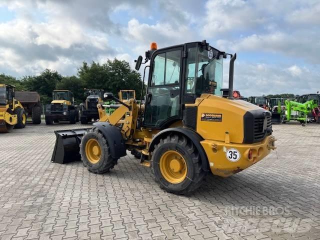 CAT 908 Kolesni nakladalci