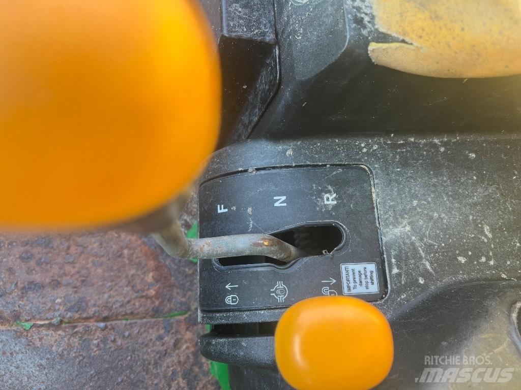 John Deere Gator TS Pomožni stroji