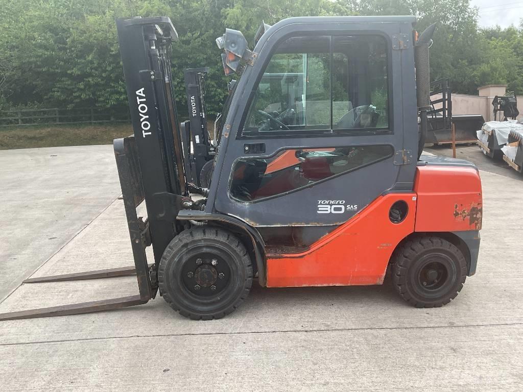 Toyota 02-8 FDF 30 Dizelski viličarji