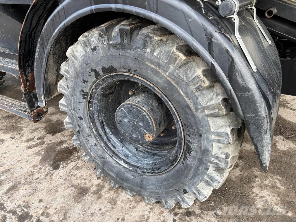 CAT M 313 D Bagri na kolesih