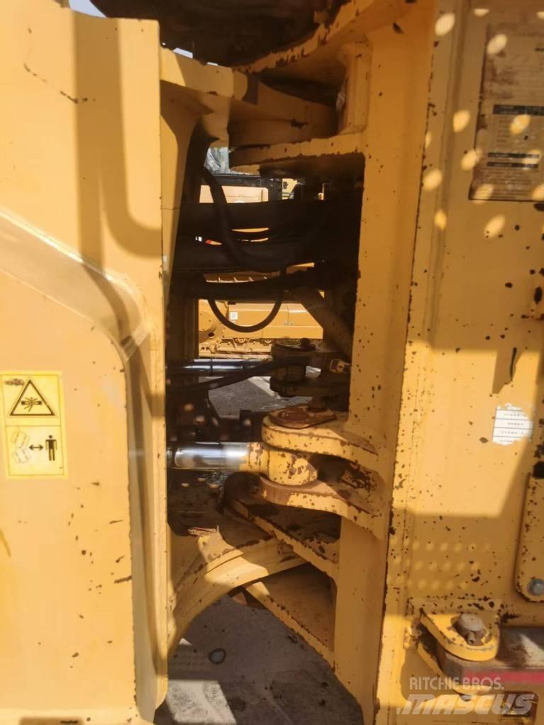 Komatsu WA 500-3 Kolesni nakladalci