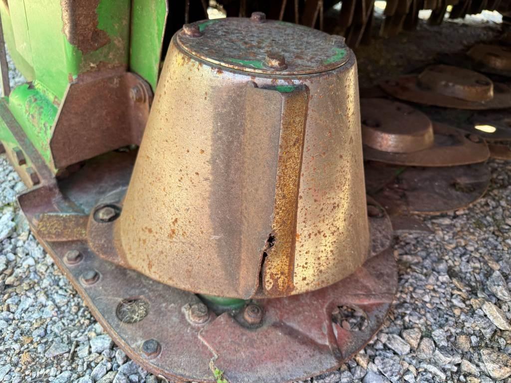 John Deere 131 Priključne in vlečne kosilnice