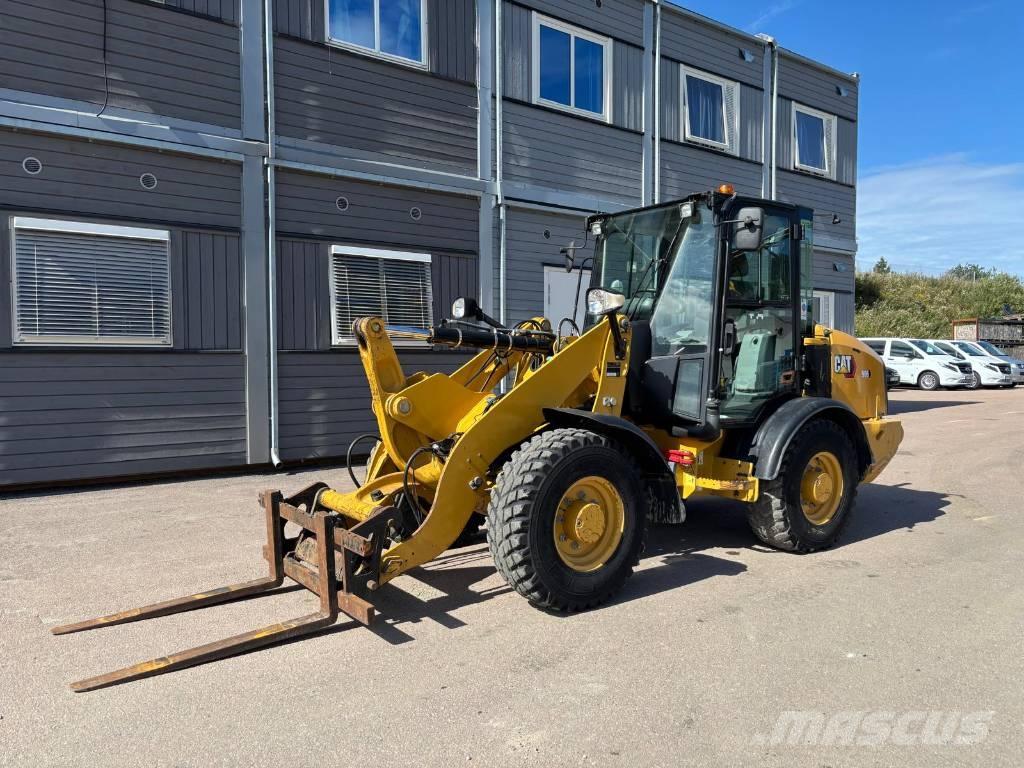 CAT 906 M Kolesni nakladalci
