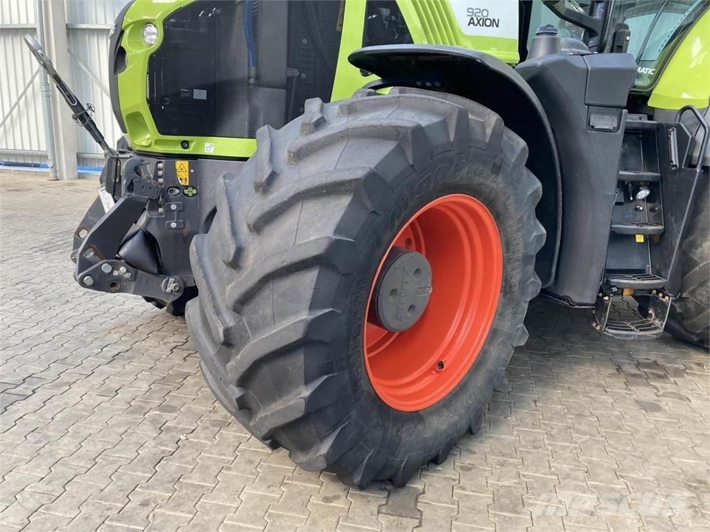 CLAAS Axion 920 Traktorji