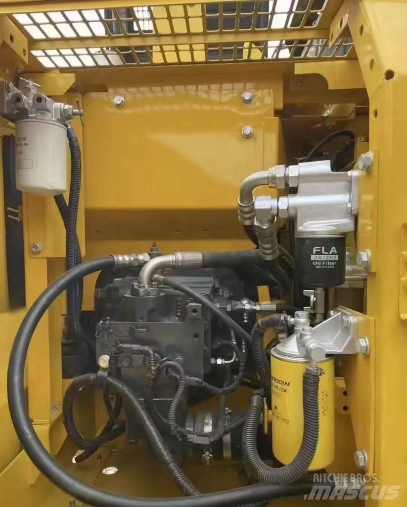 Komatsu PC 130 Bagri goseničarji