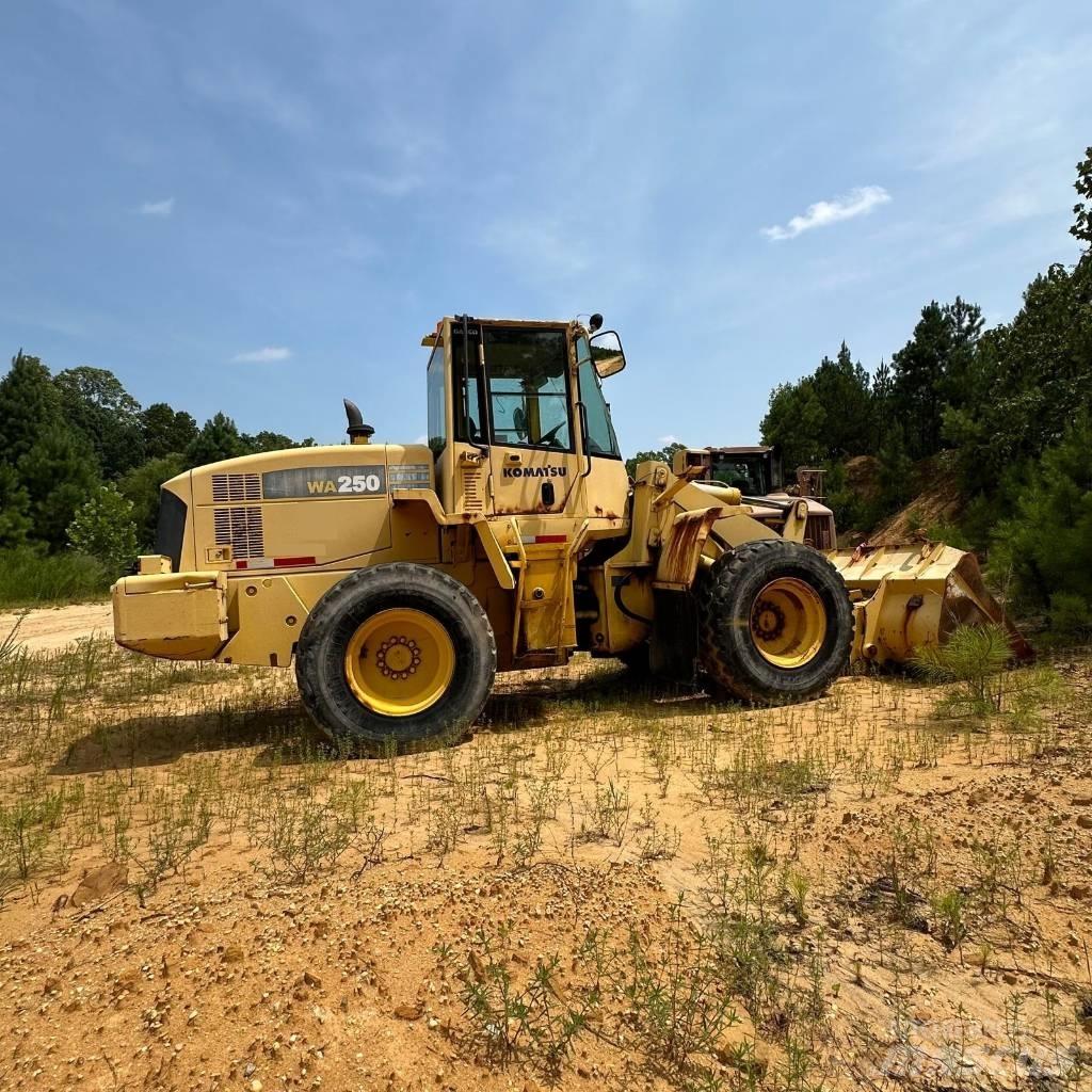 Komatsu WA 250 L-5 Kolesni nakladalci