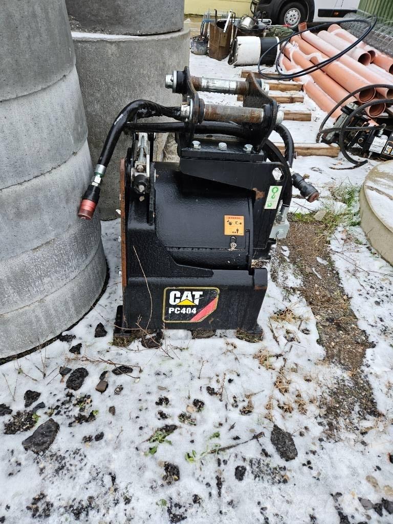 CAT PC 404 Ravnalniki