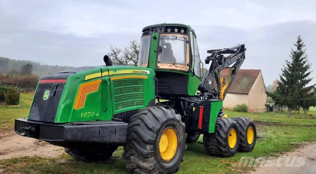 John Deere 1070 E Harvesterji