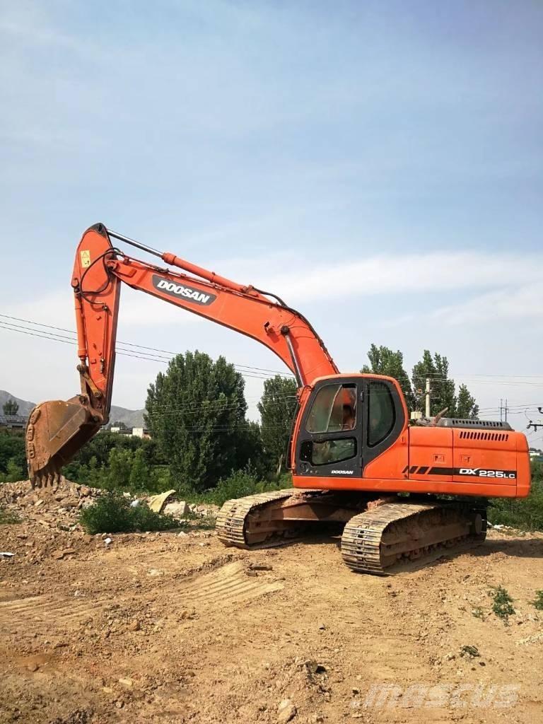 Doosan DX 225 Bagri goseničarji