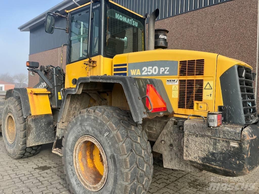 Komatsu WA 250 PZ-5 Kolesni nakladalci