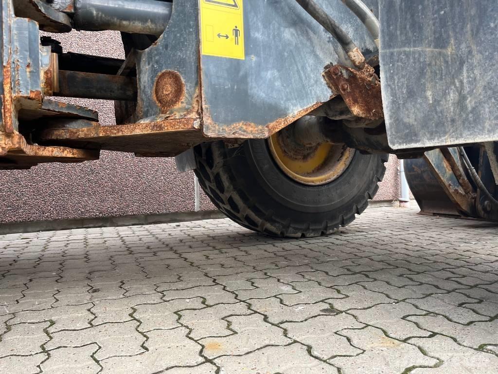 Komatsu WA 250 PZ-5 Kolesni nakladalci