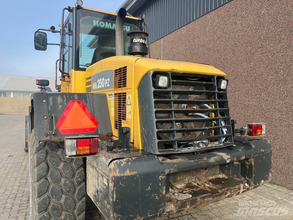 Komatsu WA 250 PZ-5 Kolesni nakladalci