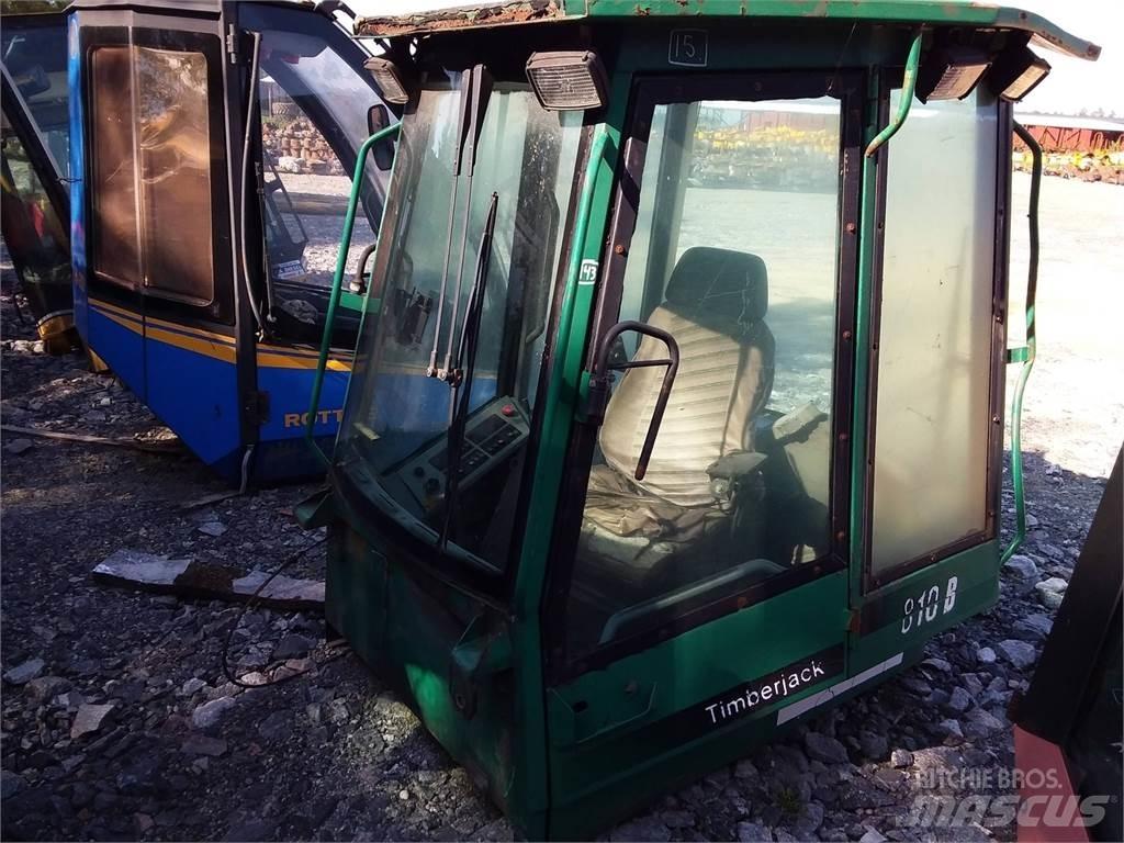 Timberjack 810B Kabine in notranjost