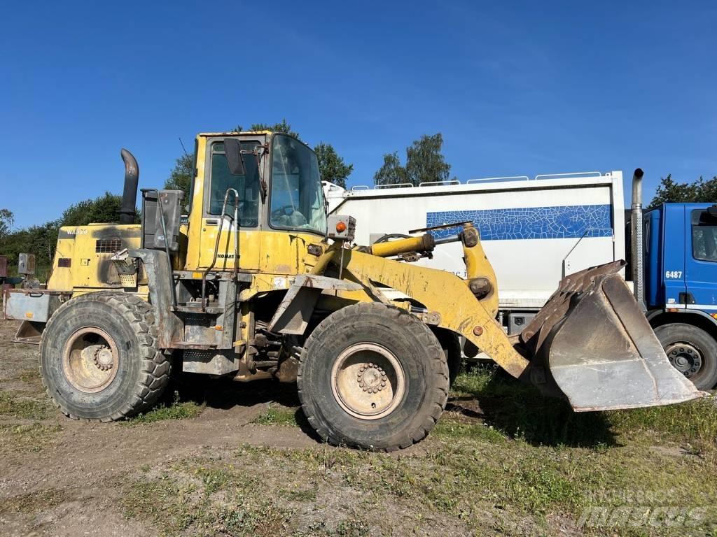 Komatsu WA 320 Kolesni nakladalci