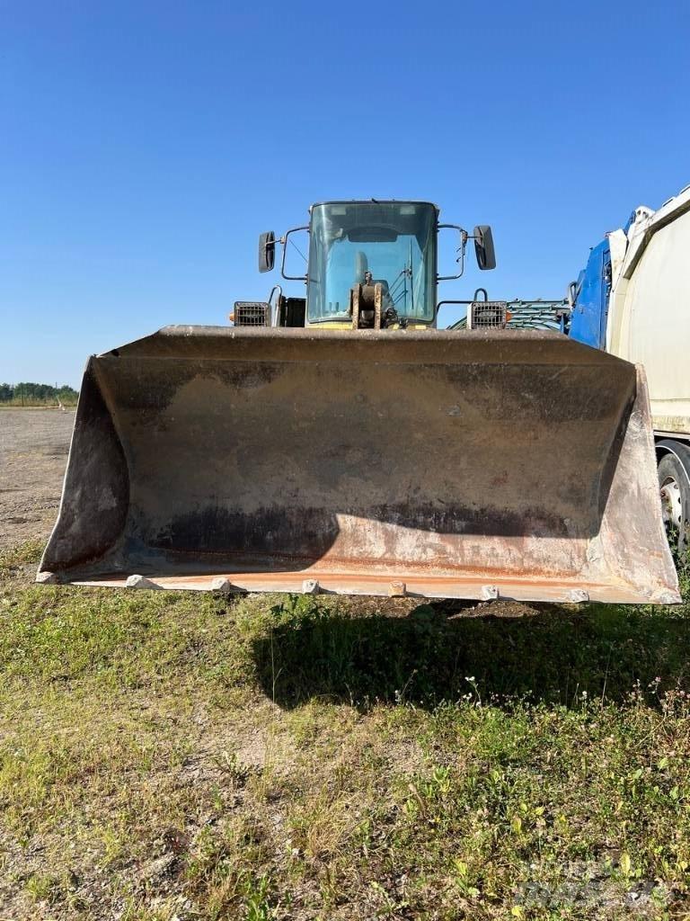 Komatsu WA 320 Kolesni nakladalci