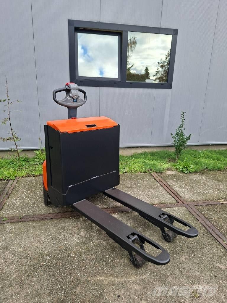 BT LWE 160 Električni nizko dvižni viličar