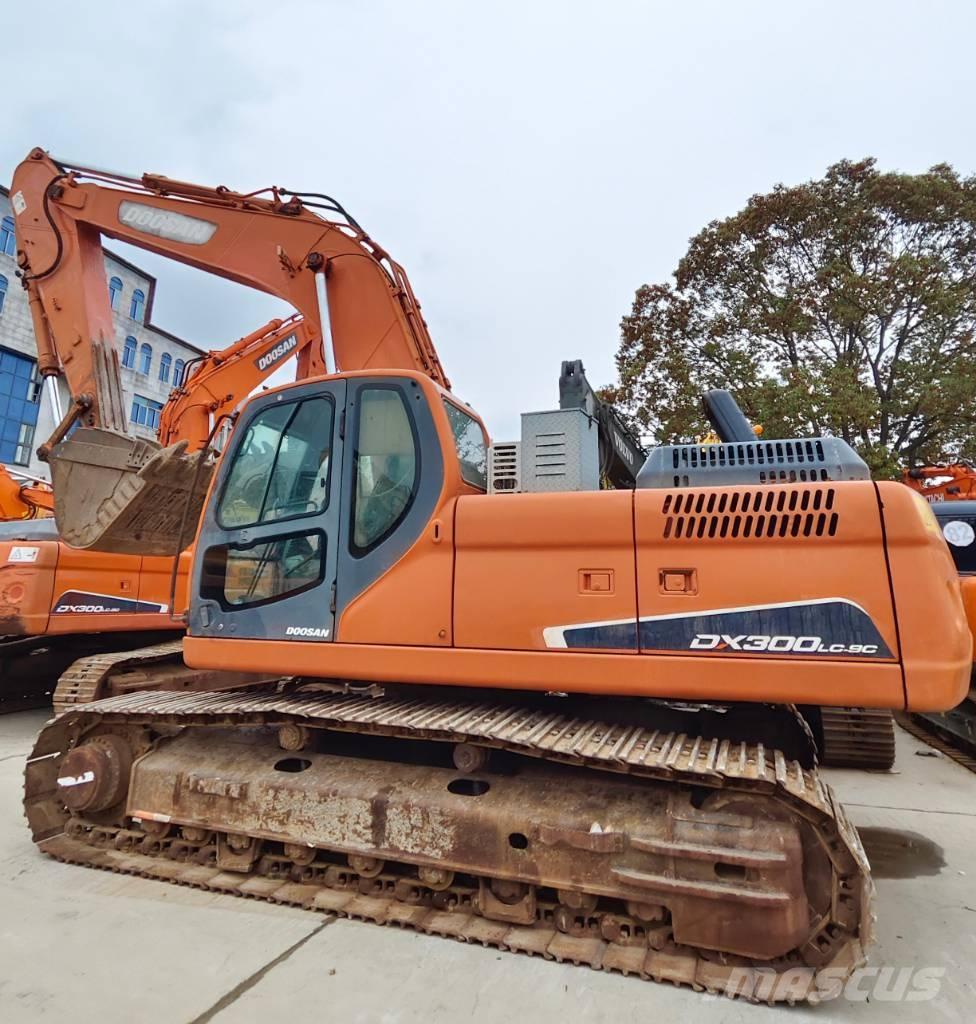 Doosan DX 300 LC Bagri goseničarji