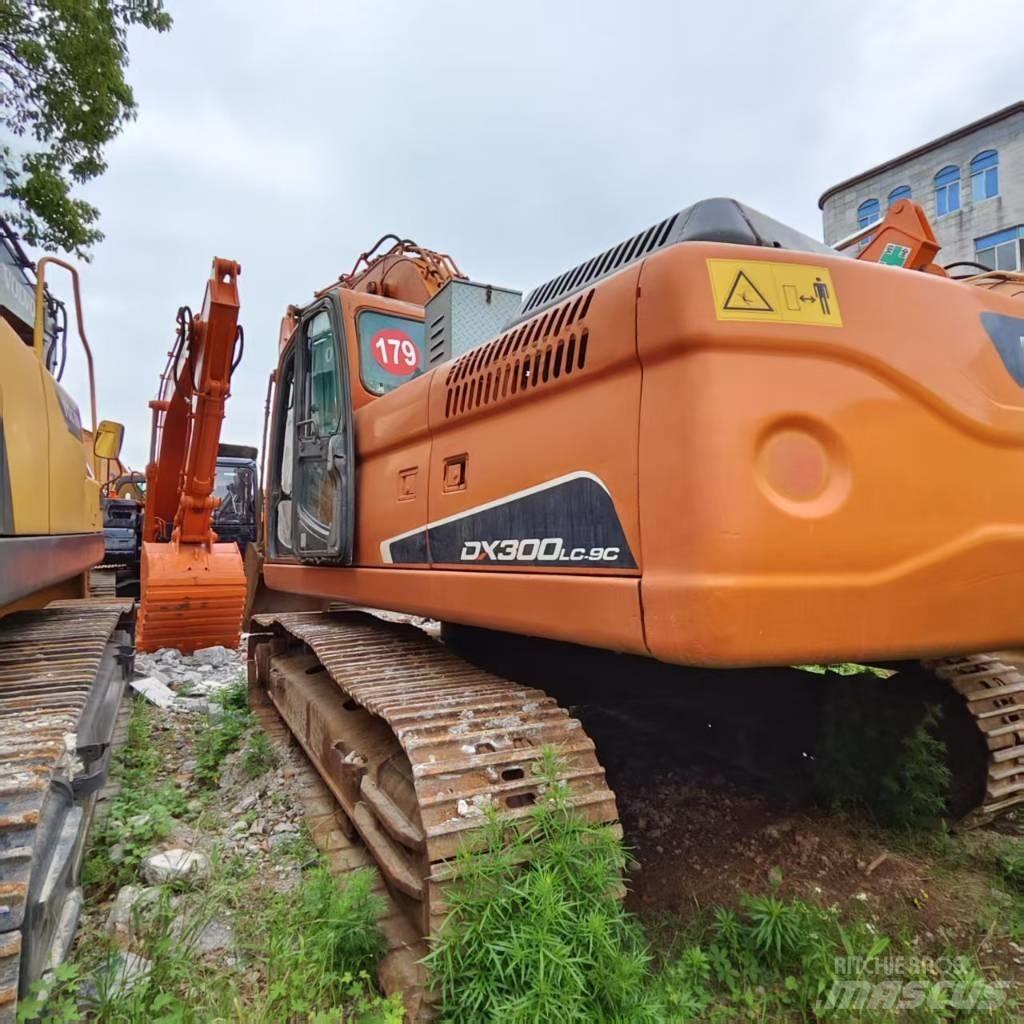 Doosan DX 300 Bagri goseničarji