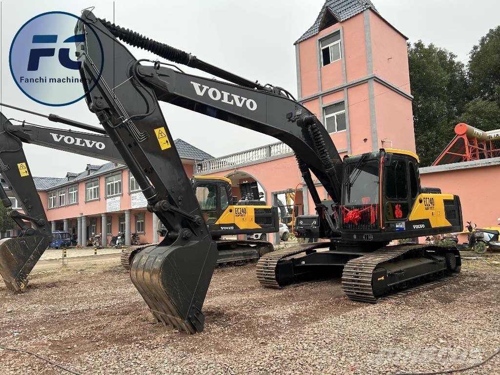Volvo EC 240 Bagri goseničarji