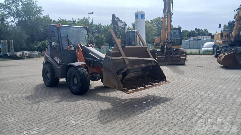 Hitachi ZW 75 Kolesni nakladalci