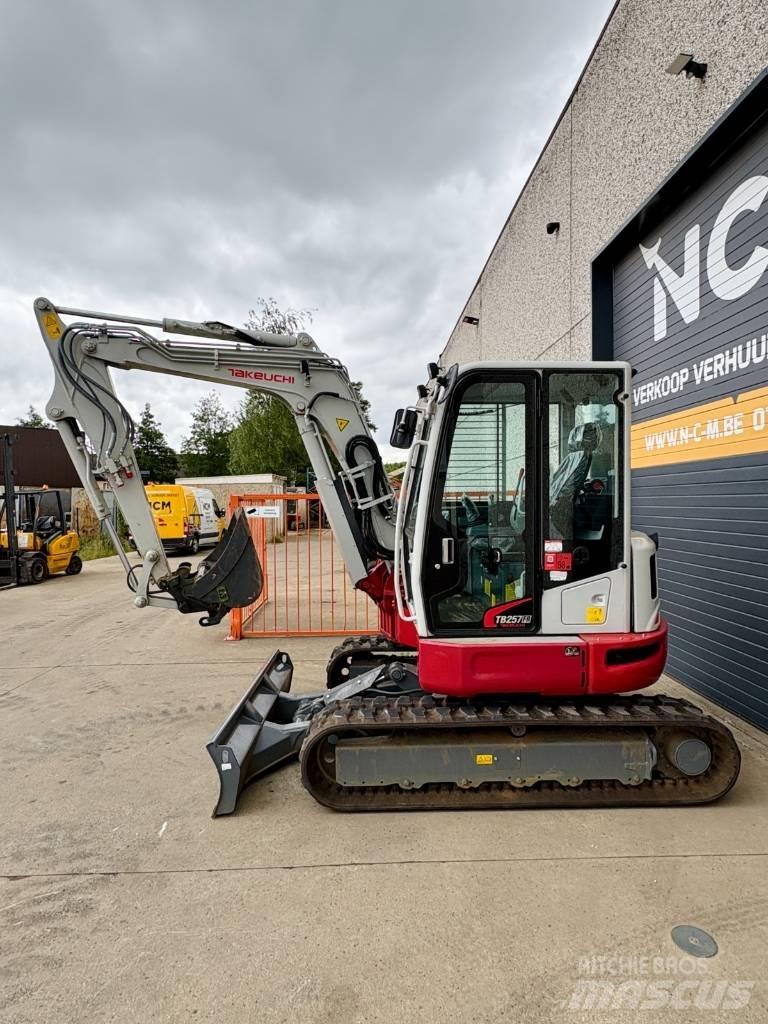 Takeuchi TB 257 FR Mini bagri <7t