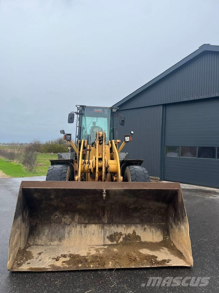 CASE 721 D Kolesni nakladalci