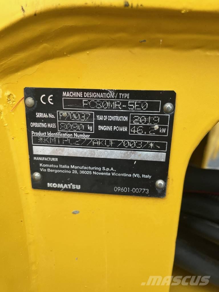 Komatsu PC80MR-5E0 Midi bagri 7t – 12t