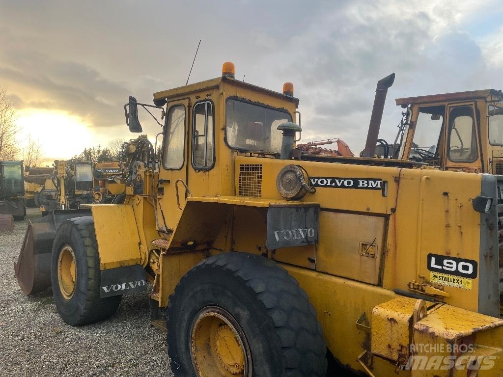 Volvo L90 Kolesni nakladalci